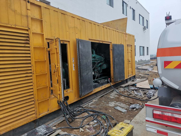 措美如何在发电机出租合同中约定设备的维修和保养责任？