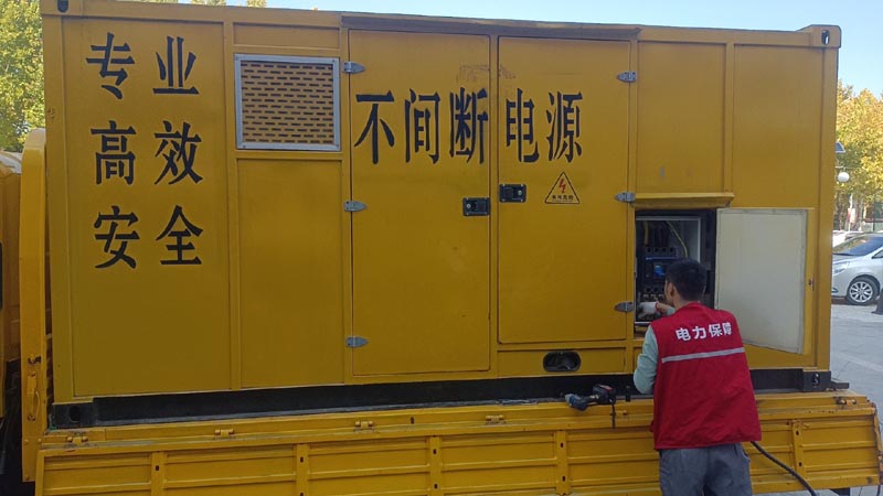 措美柴油发电机组和UPS电源配合使用时，如何避免切换过程中的电力中断？
